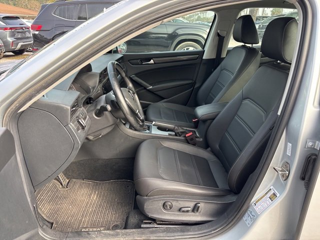 Used 2020 Volkswagen Passat 2.0T R-Line image 5