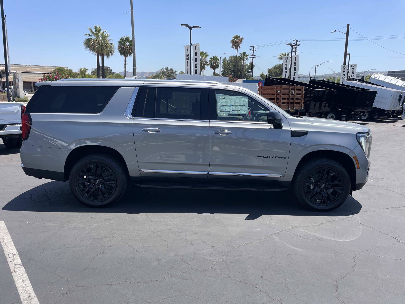 New 2026 GMC Yukon XL Elevation w/ Elevation Premium Package RWD image 4
