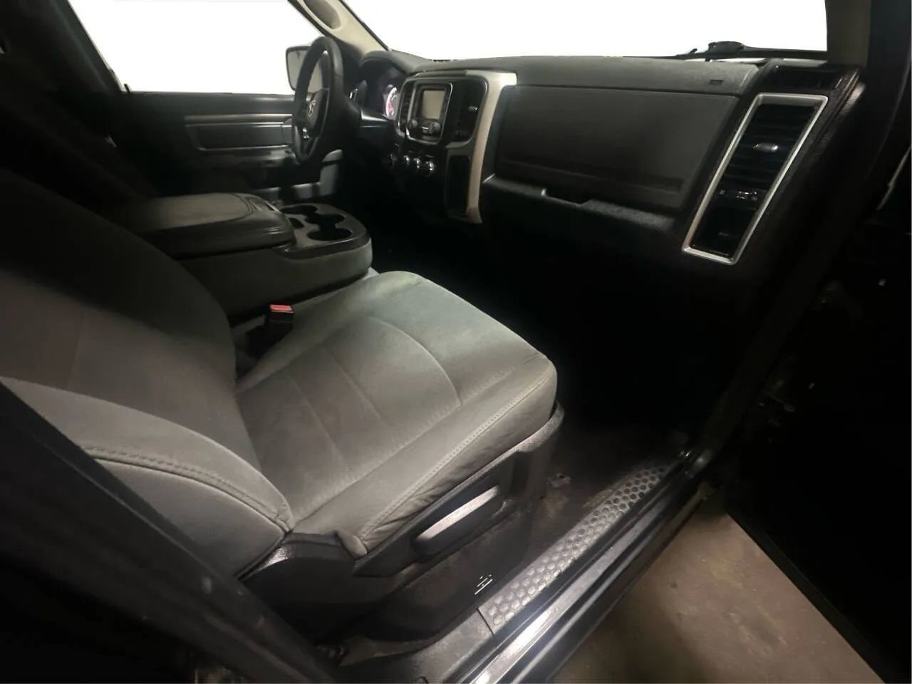 Used 2016 RAM 1500 Classic SLT image 12