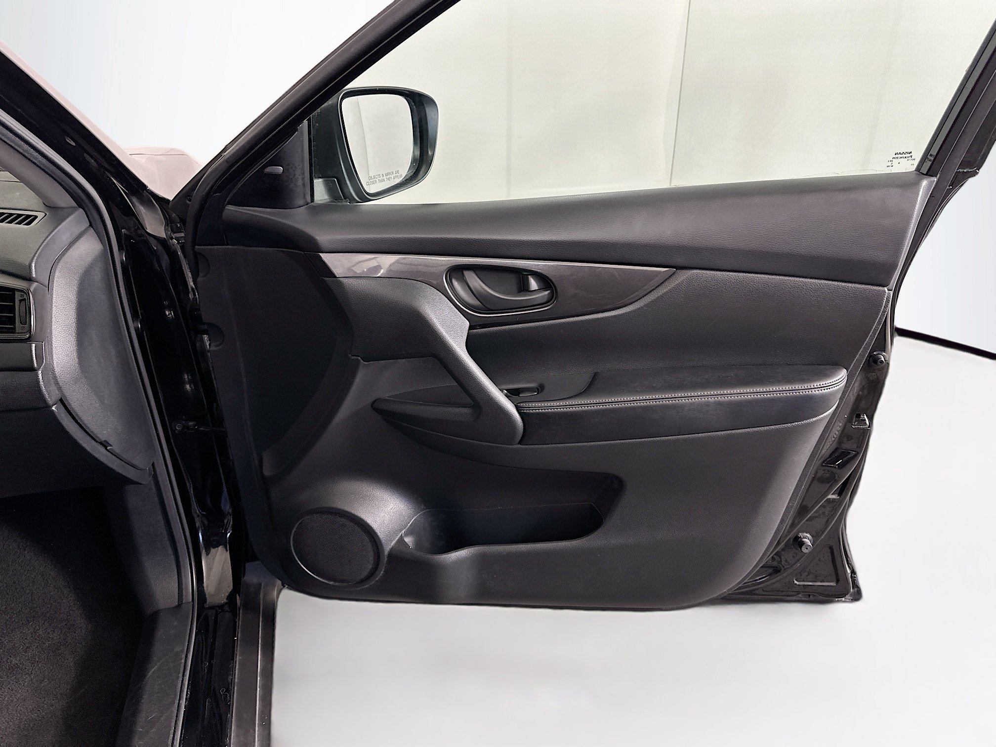 Used 2020 Nissan Rogue S FWD image 30