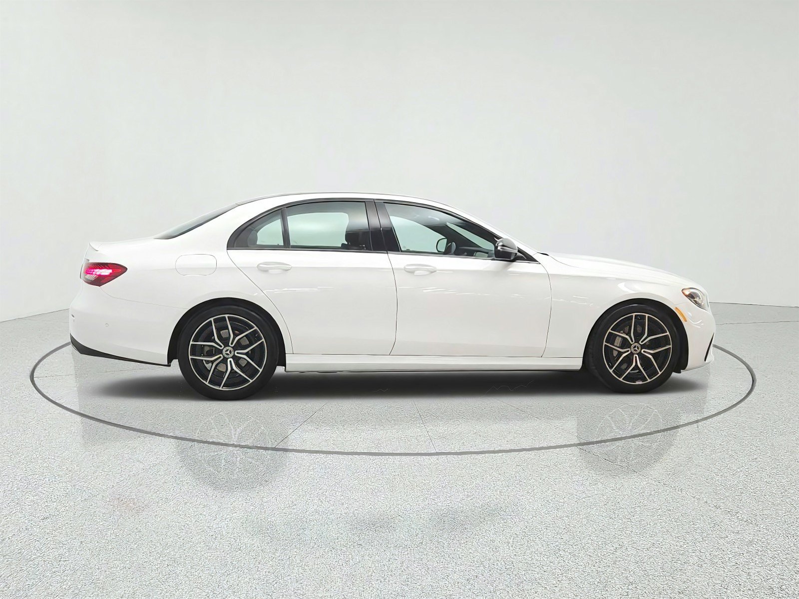 Used 2022 Mercedes-Benz E 350 Sedan image 4