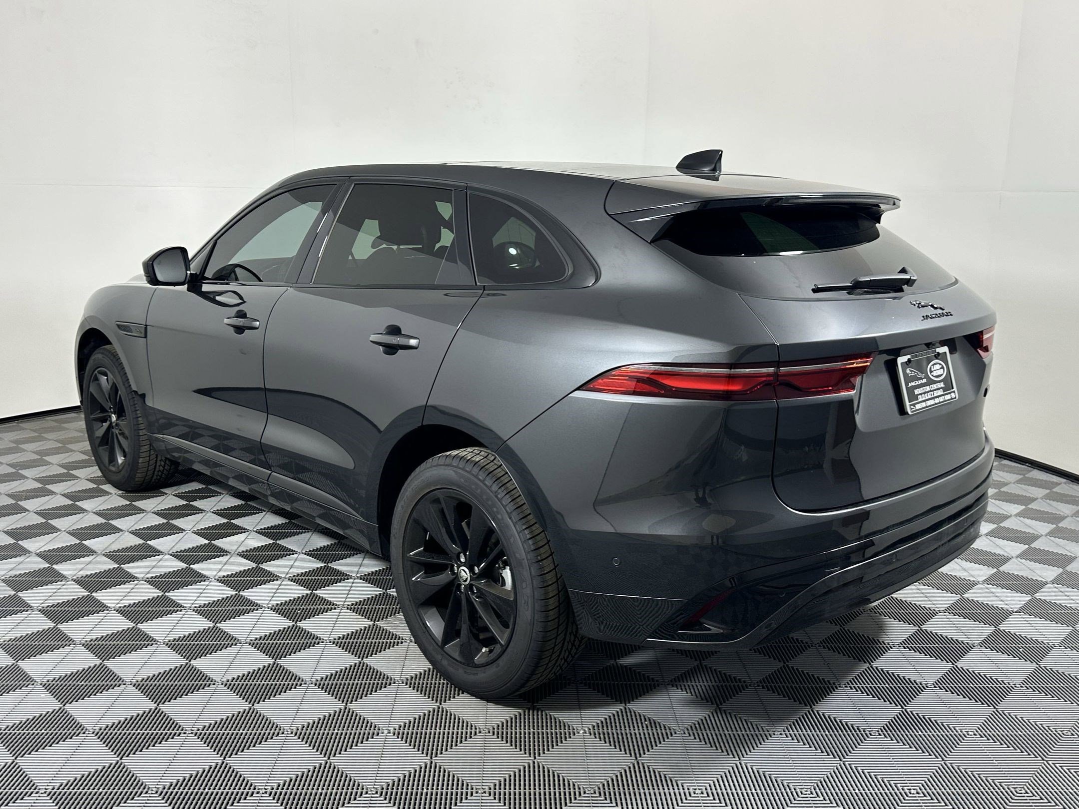 Used 2026 Jaguar F-PACE R-Dynamic S image 3