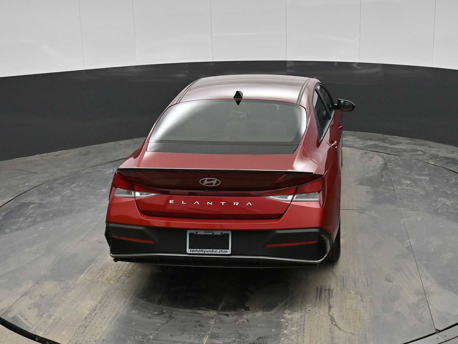 Certified 2025 Hyundai Elantra Sport image 26