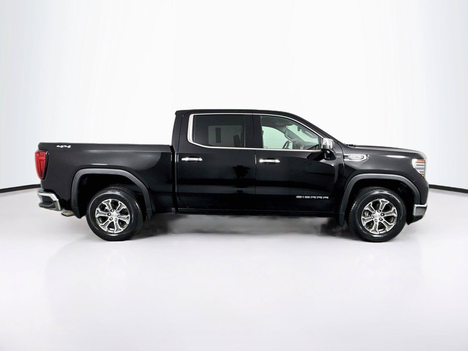 Used 2025 GMC Sierra 1500 SLT AWD/4WD image 11