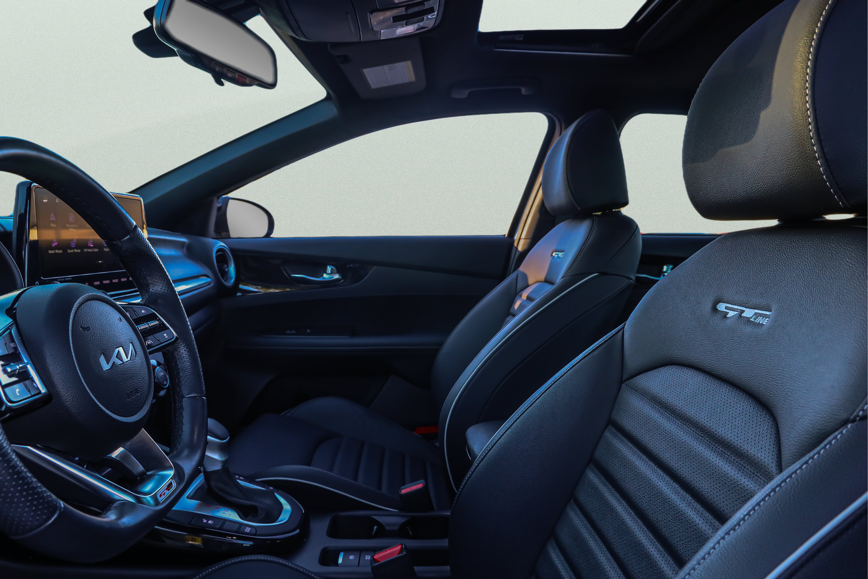 Certified 2023 Kia Forte GT-Line w/ GT-Line Premium Package FWD image 9