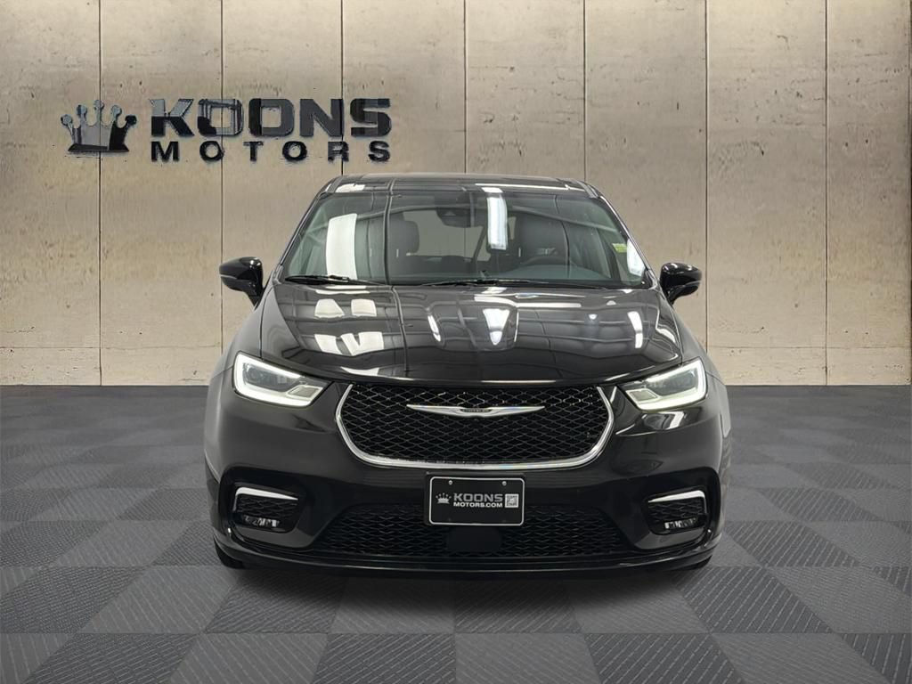 Used 2024 Chrysler Pacifica Touring-L FWD image 3