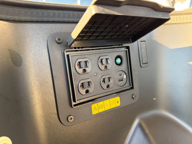 Used 2022 Ford F150 Lightning Platinum image 18