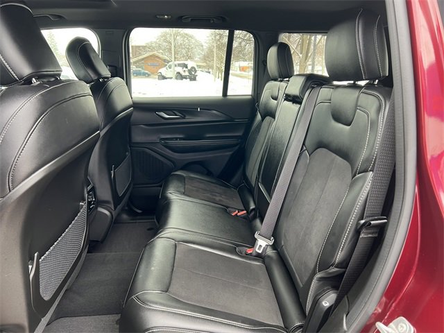 Used 2024 Jeep Grand Cherokee Altitude image 5