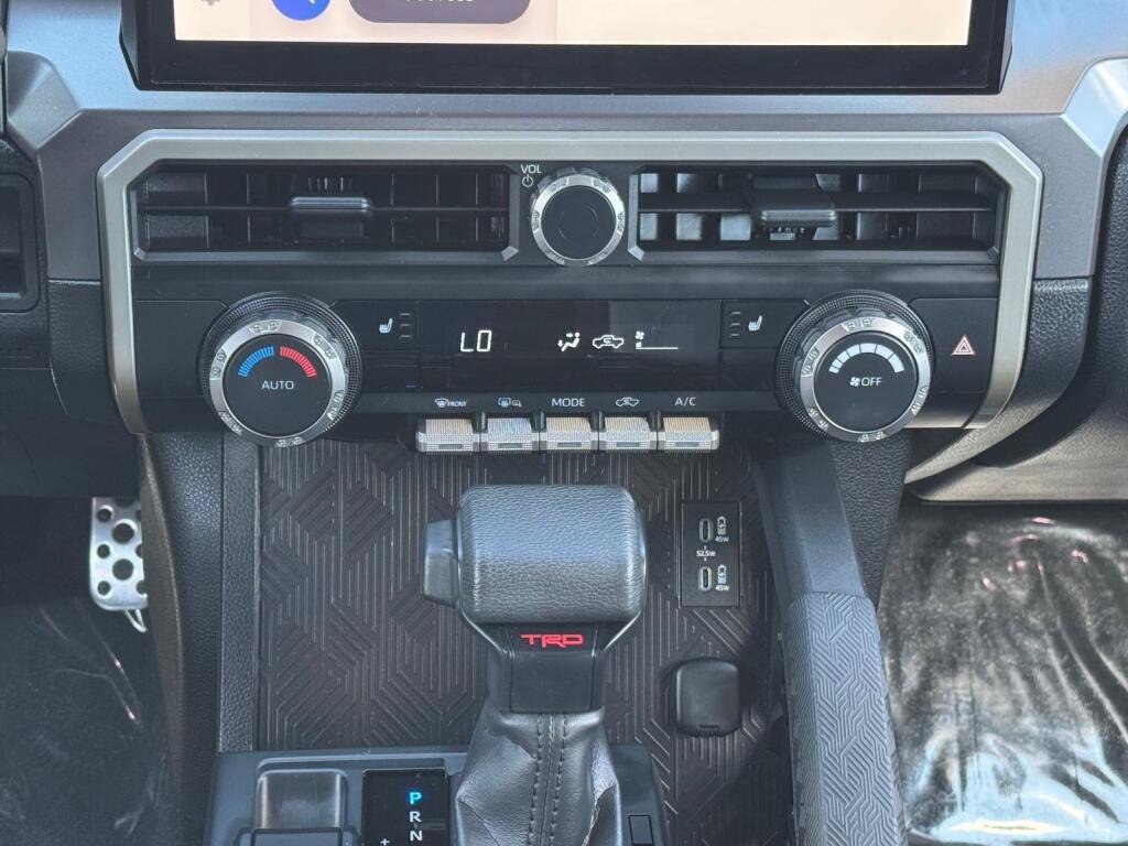 Certified 2025 Toyota Tacoma TRD Sport AWD/4WD image 11