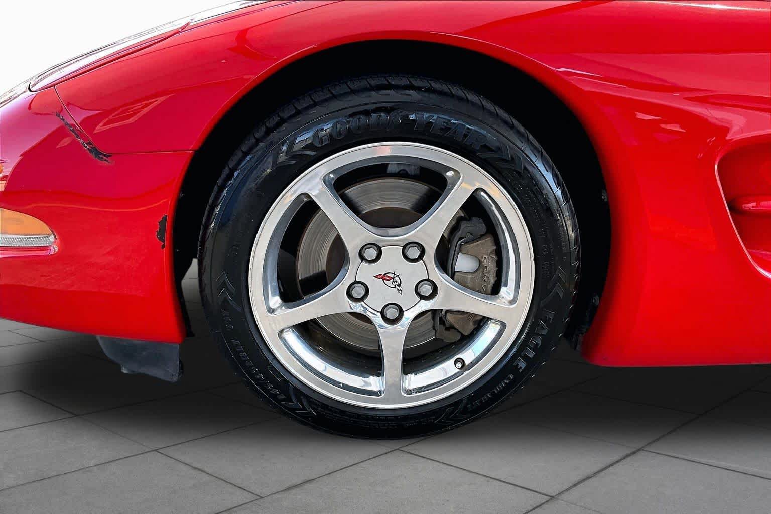 Used 2001 Chevrolet Corvette Coupe w/ Preferred Equipment Group2 RWD image 10