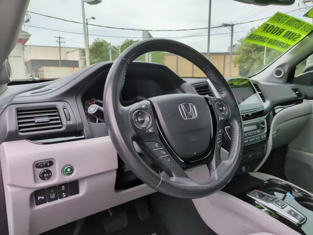 Used 2018 Honda Pilot Touring image 32