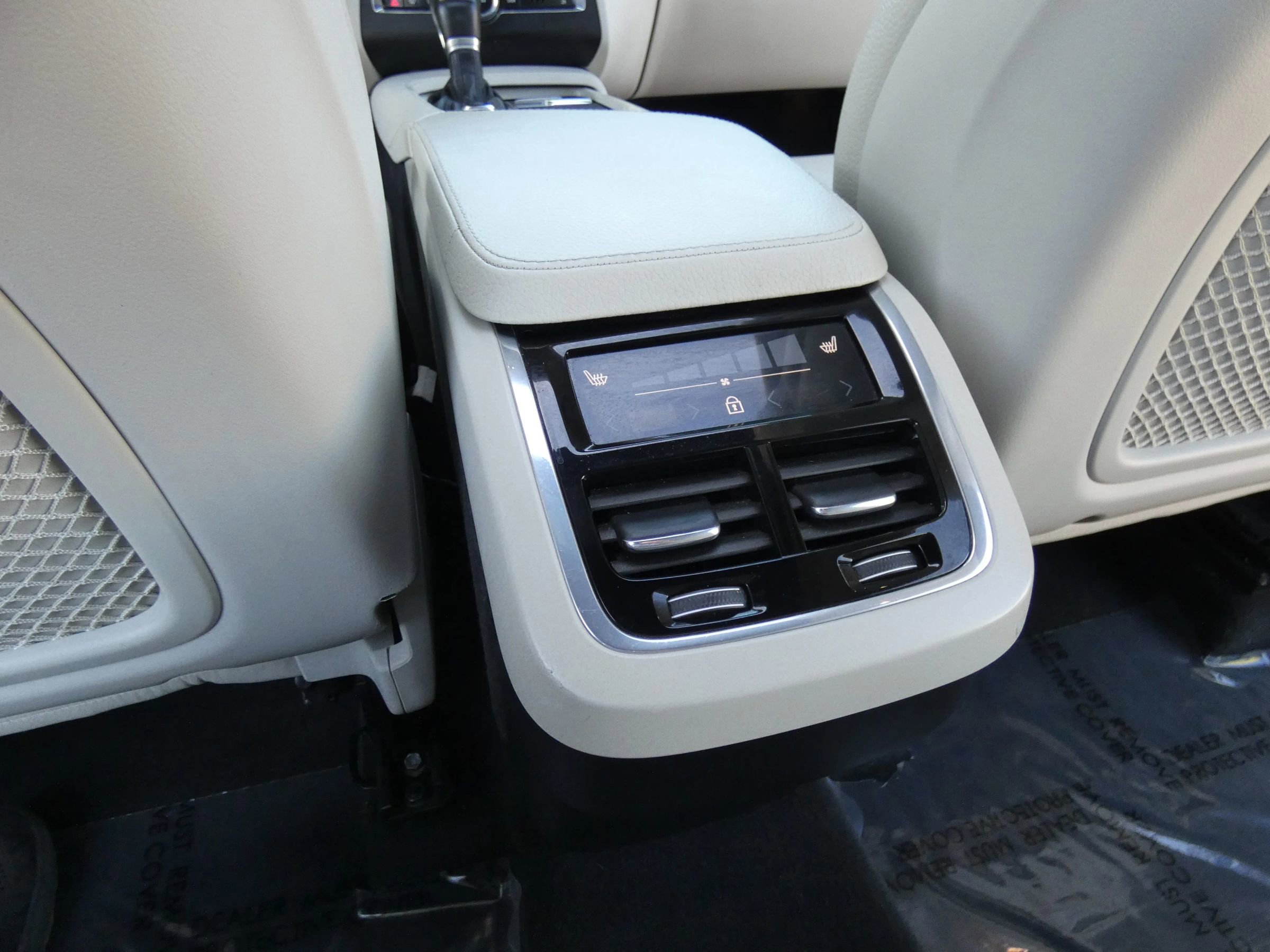 Used 2020 Volvo XC90 T6 Momentum image 56