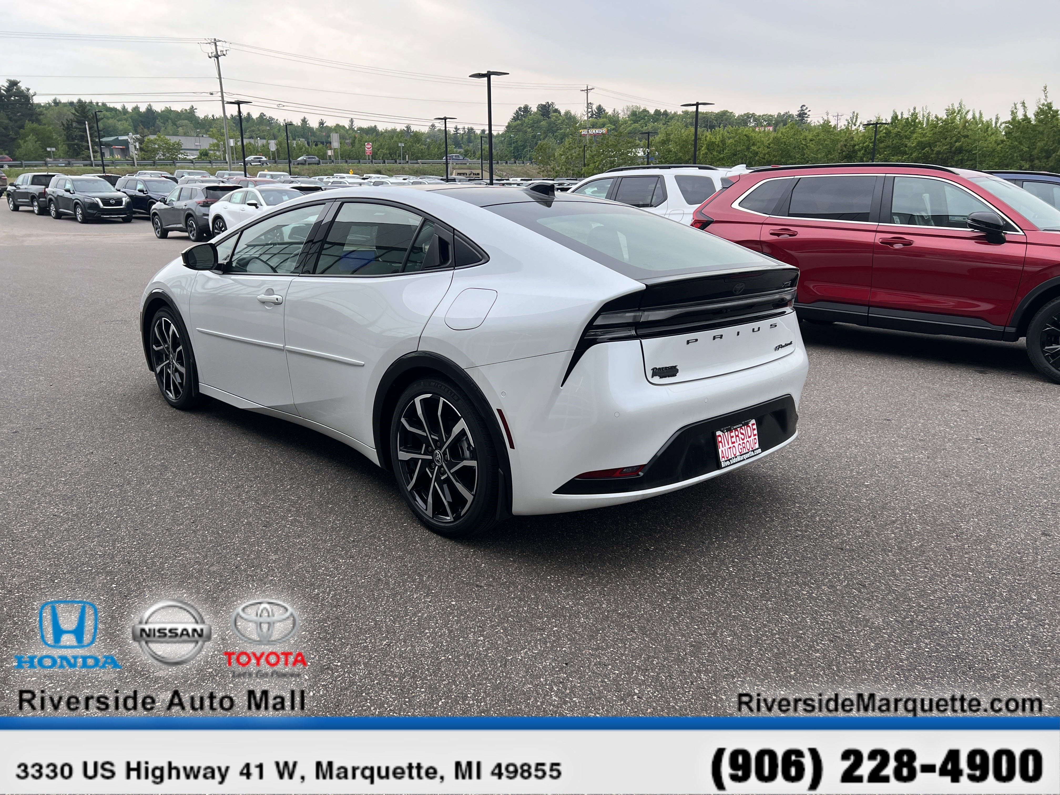 Used 2024 Toyota Prius Prime Premium w/ Advanced Technology Package FWD image 6