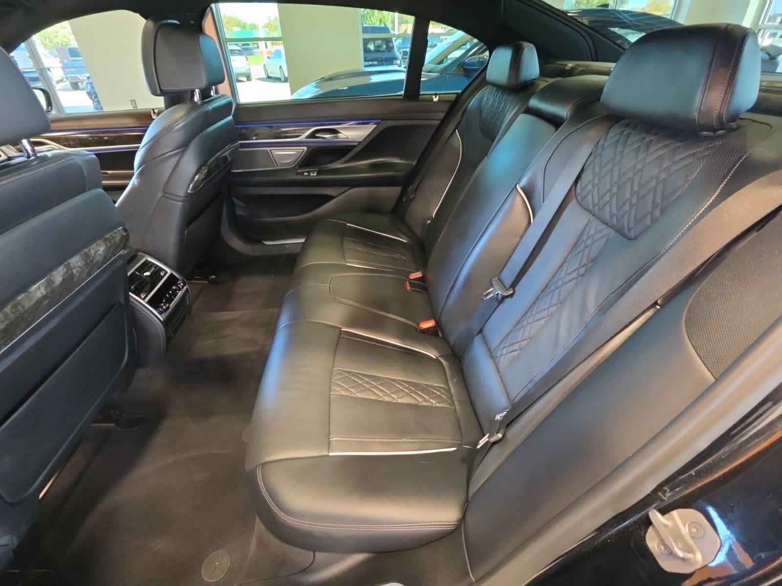 Used 2022 BMW 750i xDrive w/ Executive Package AWD/4WD image 43