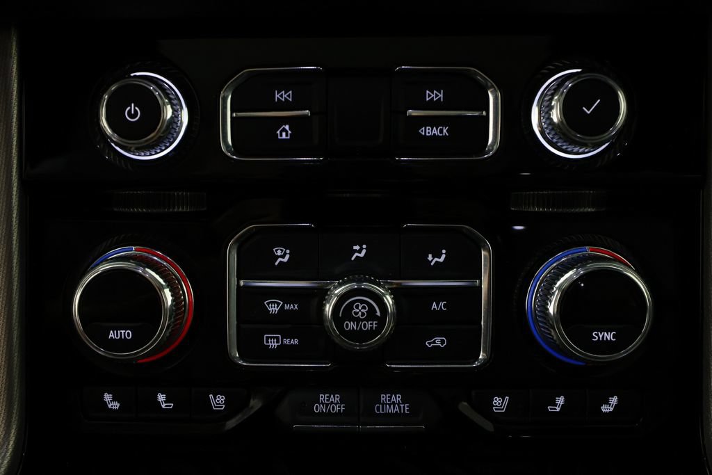 Used 2024 GMC Yukon Denali RWD image 28
