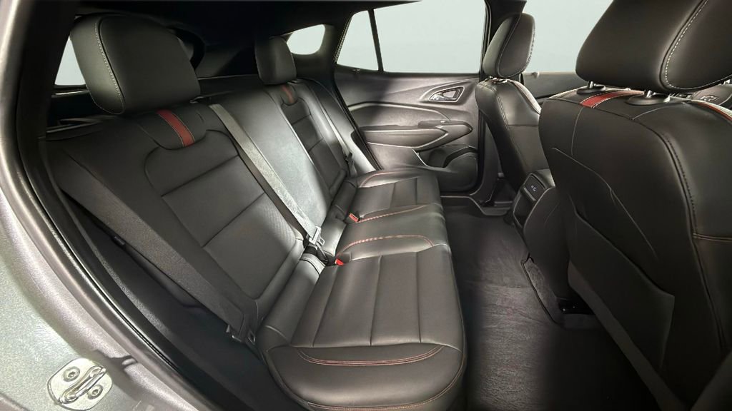 Used 2024 Chevrolet Trax RS w/ Sunroof Package image 29