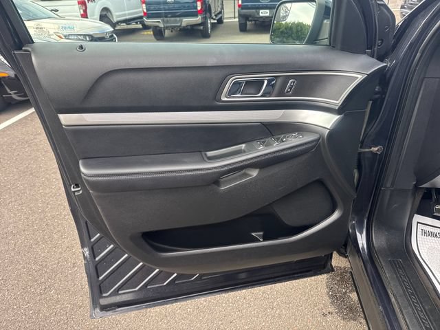 Used 2017 Ford Explorer XLT AWD/4WD image 10