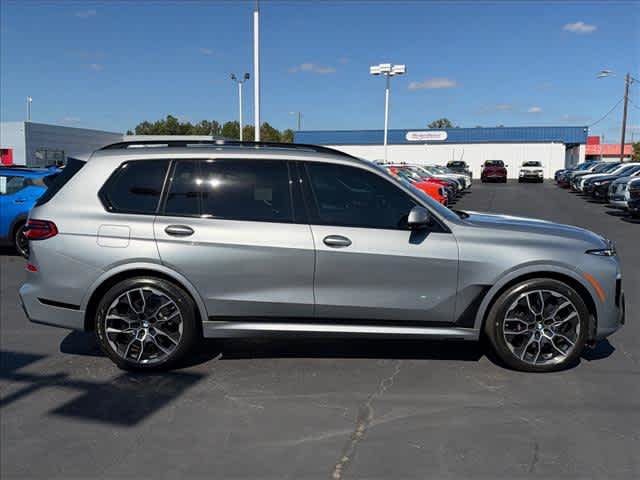 Used 2025 BMW X7 xDrive40i w/ M Sport Package AWD/4WD image 2
