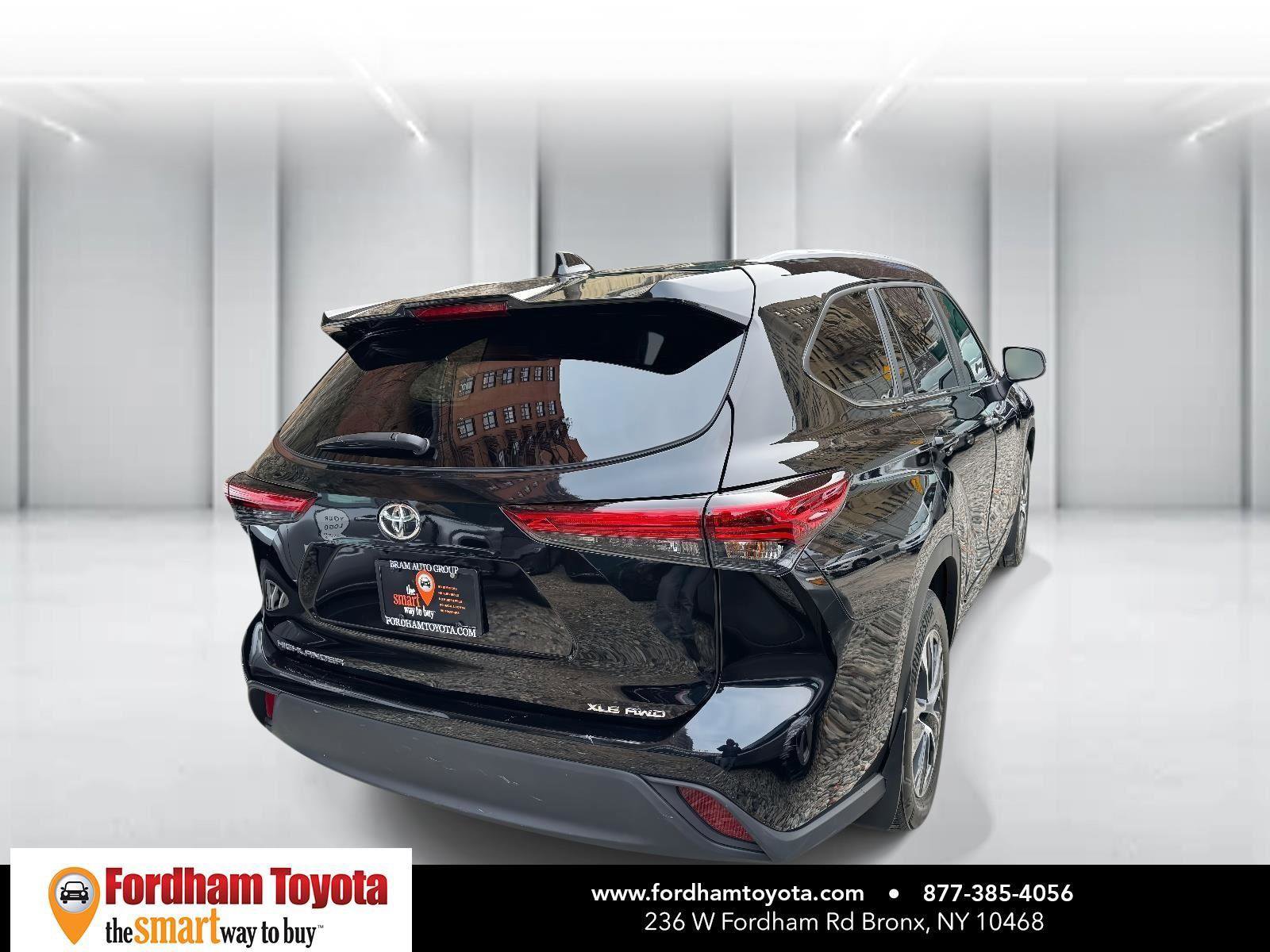 Used 2023 Toyota Highlander XLE image 7
