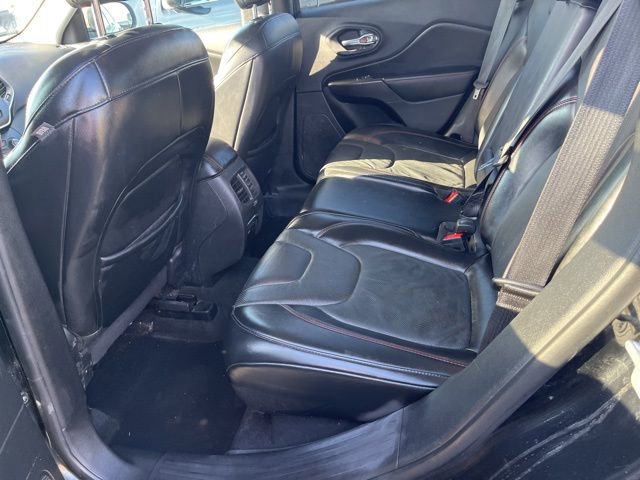 Used 2019 Jeep Cherokee Trailhawk AWD/4WD image 11