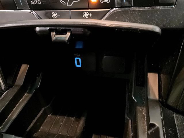 Used 2017 Ford Explorer XLT w/ Equipment Group 202A AWD/4WD image 33