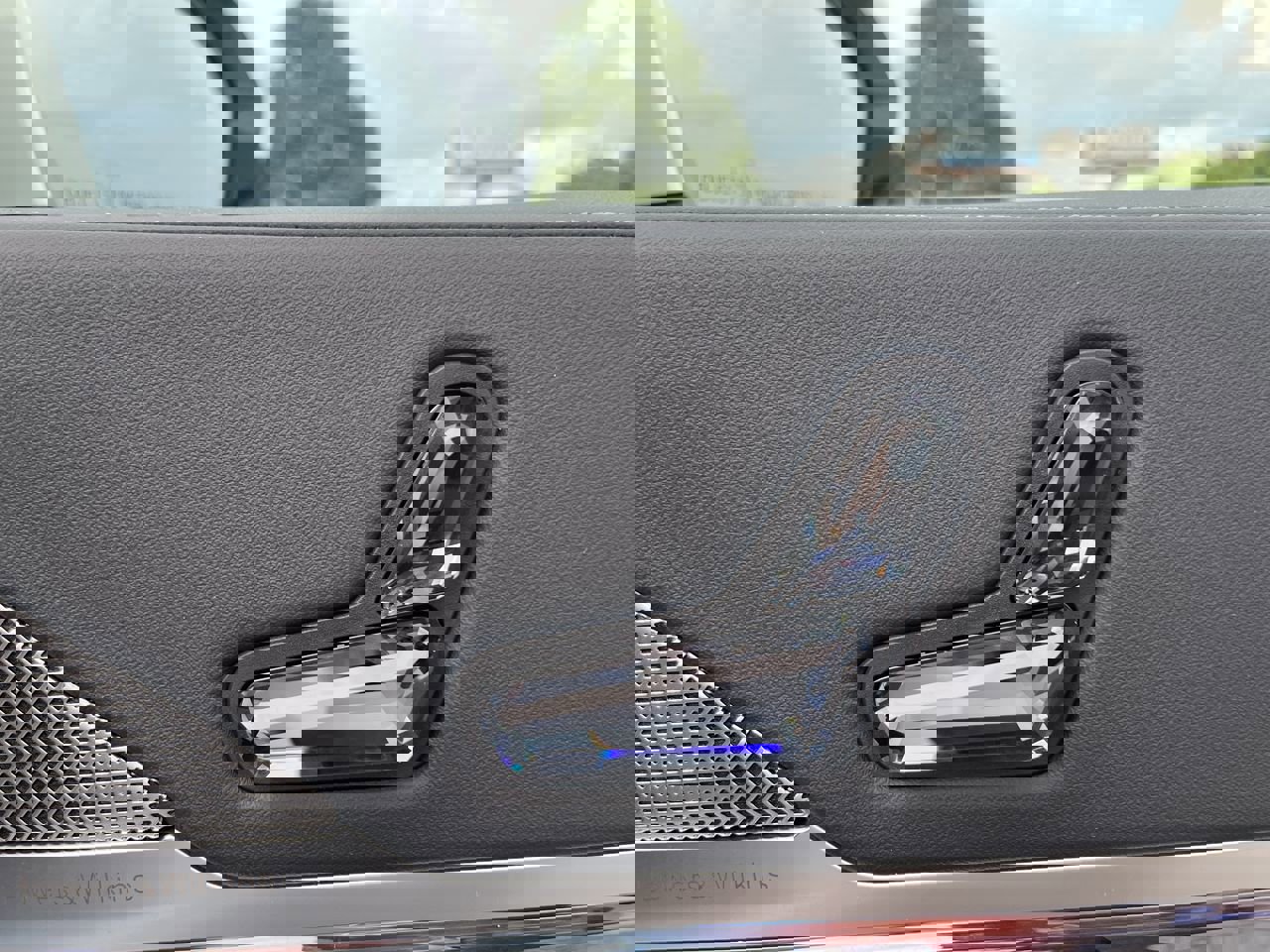 Used 2025 BMW i7 xDrive60 image 36