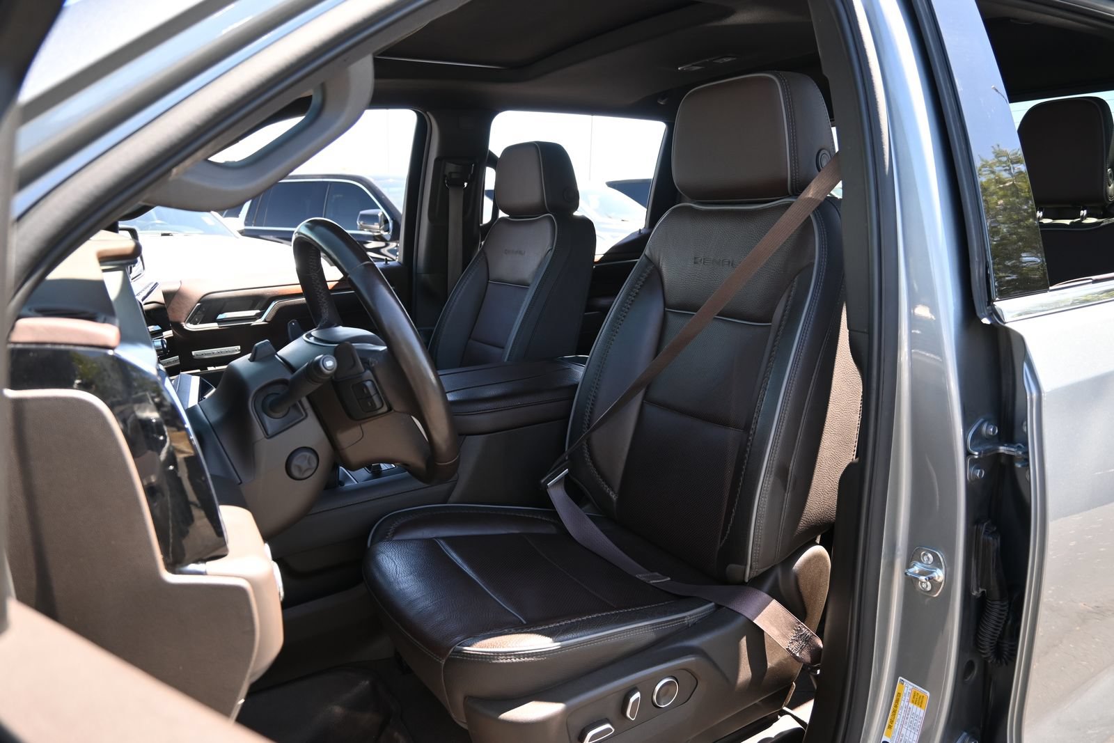 Used 2025 GMC Sierra 1500 Denali AWD/4WD image 18