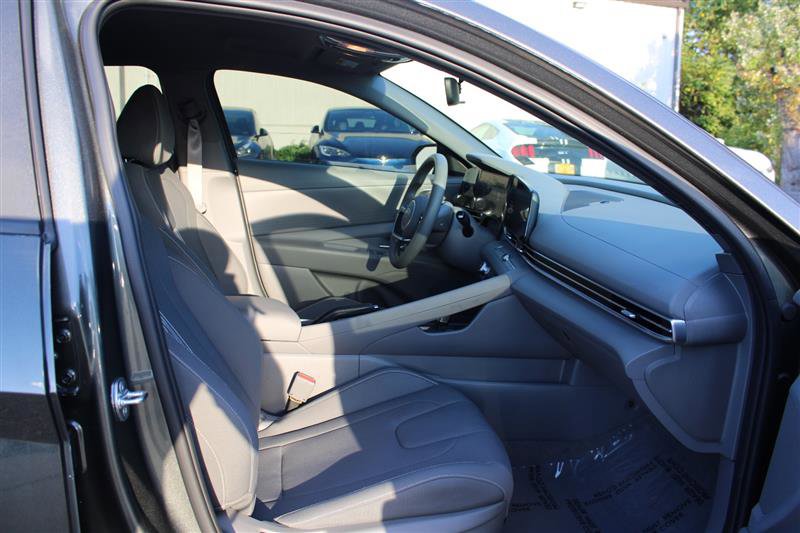 Used 2024 Hyundai Elantra SEL image 13