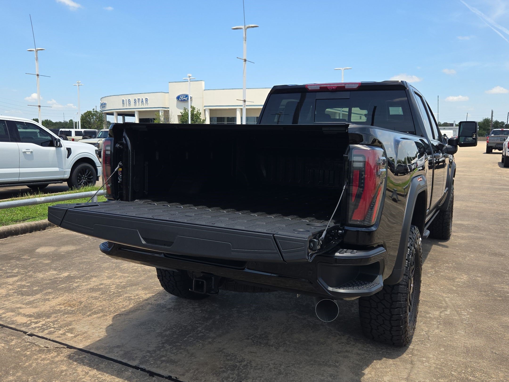 Used 2026 GMC Sierra 2500 AT4X AWD/4WD image 29
