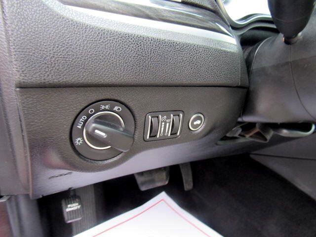 Used 2019 Chrysler 300 Touring L w/ Quick Order Package 22F image 25