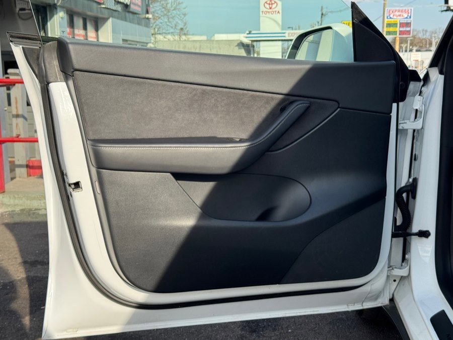 Used 2022 Tesla Model Y Performance image 19