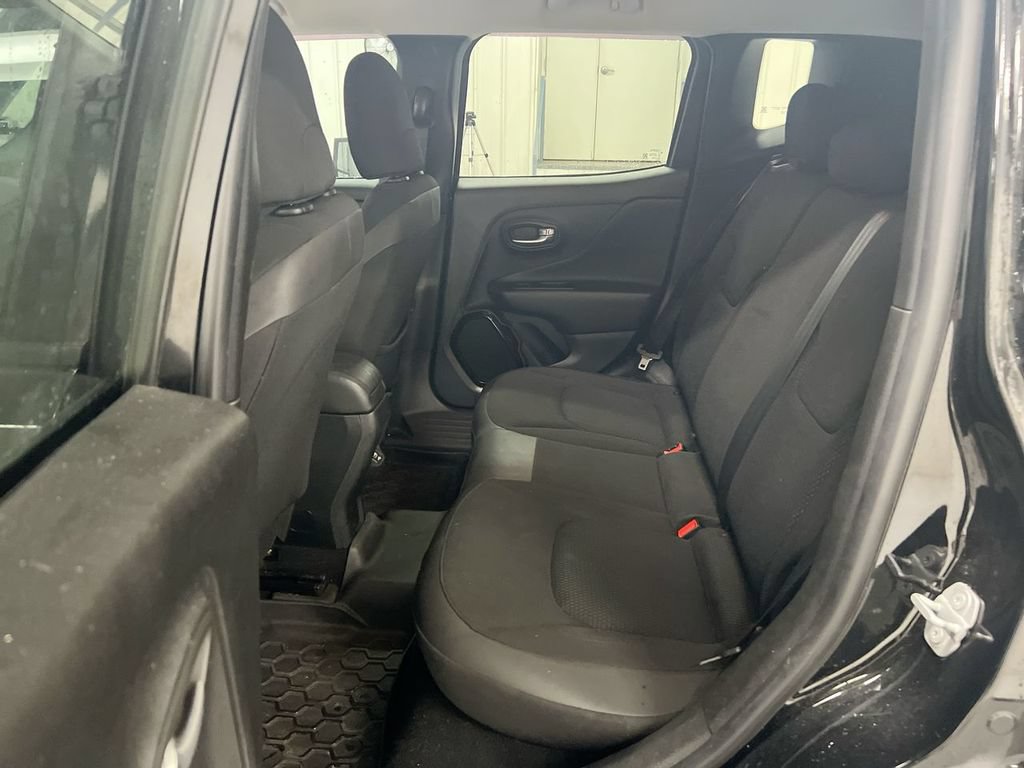 Used 2018 Jeep Renegade Altitude FWD image 22