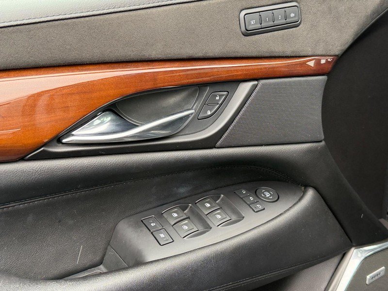 Used 2019 Cadillac Escalade Premium Luxury AWD/4WD image 18