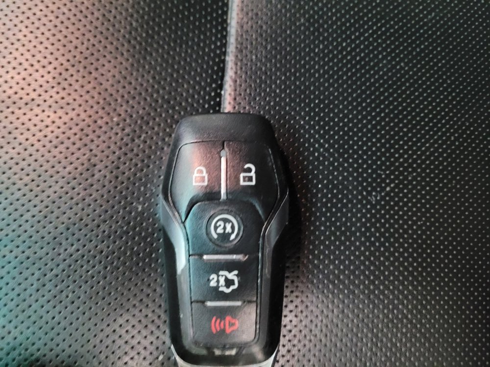 Used 2016 Ford Explorer Platinum image 32