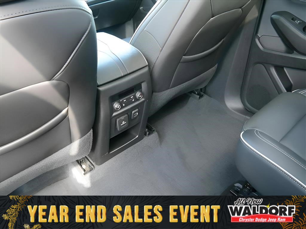 Used 2024 Chevrolet Traverse Premier w/ Redline Edition image 8