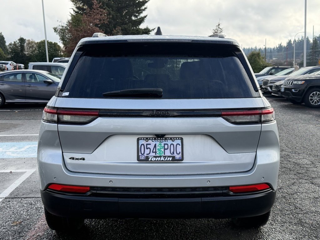 Used 2023 Jeep Grand Cherokee Altitude image 7