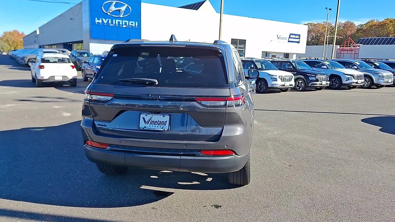 Used 2023 Jeep Grand Cherokee Altitude image 9