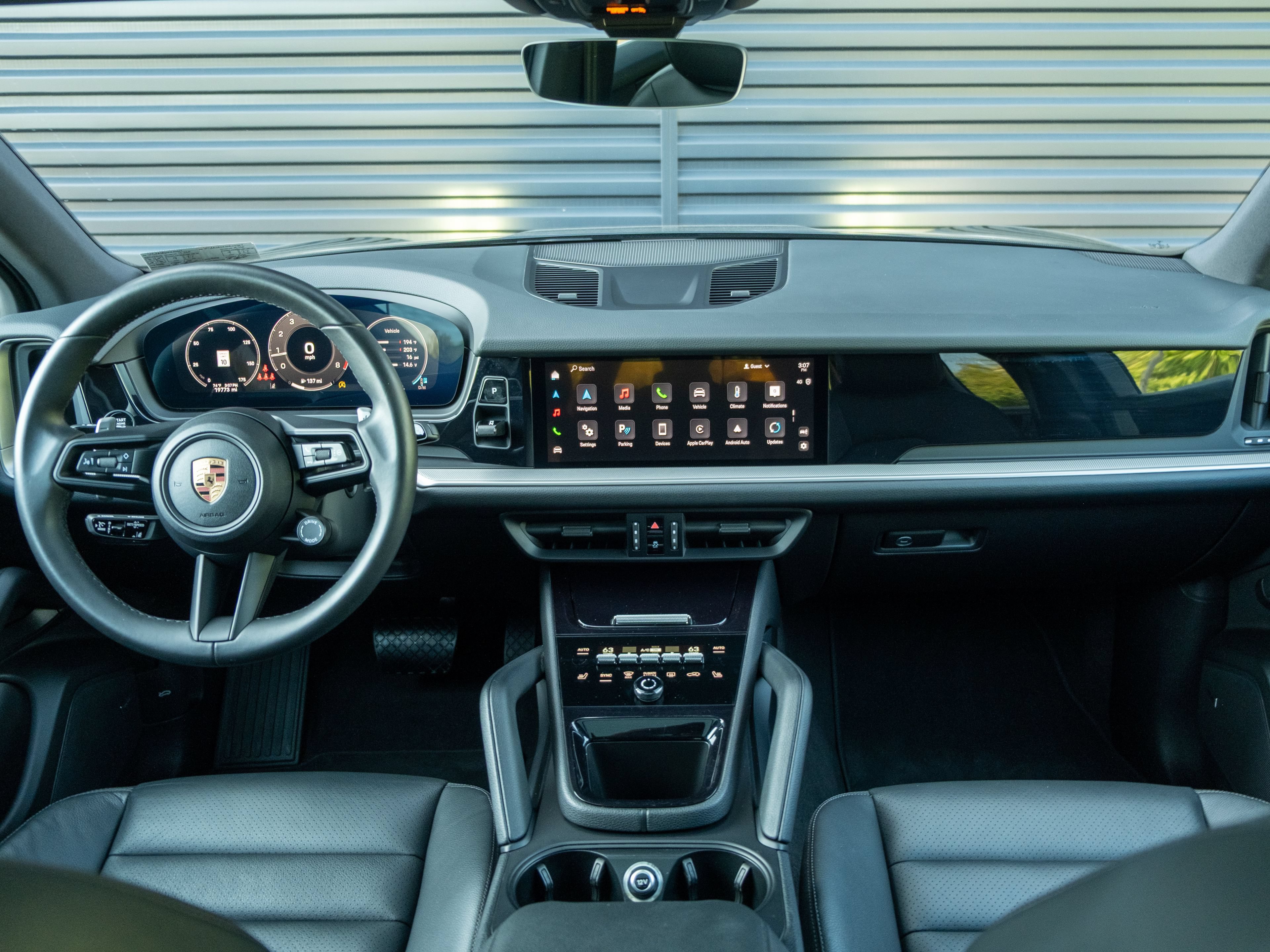 Certified 2025 Porsche Cayenne AWD/4WD image 6