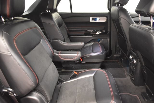 Used 2023 Ford Explorer ST-Line w/ Class IV Trailer Tow Package AWD/4WD image 17