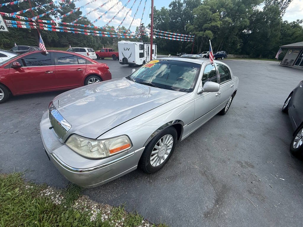 Used 2004 Lincoln Town Car Ultimate RWD image 4