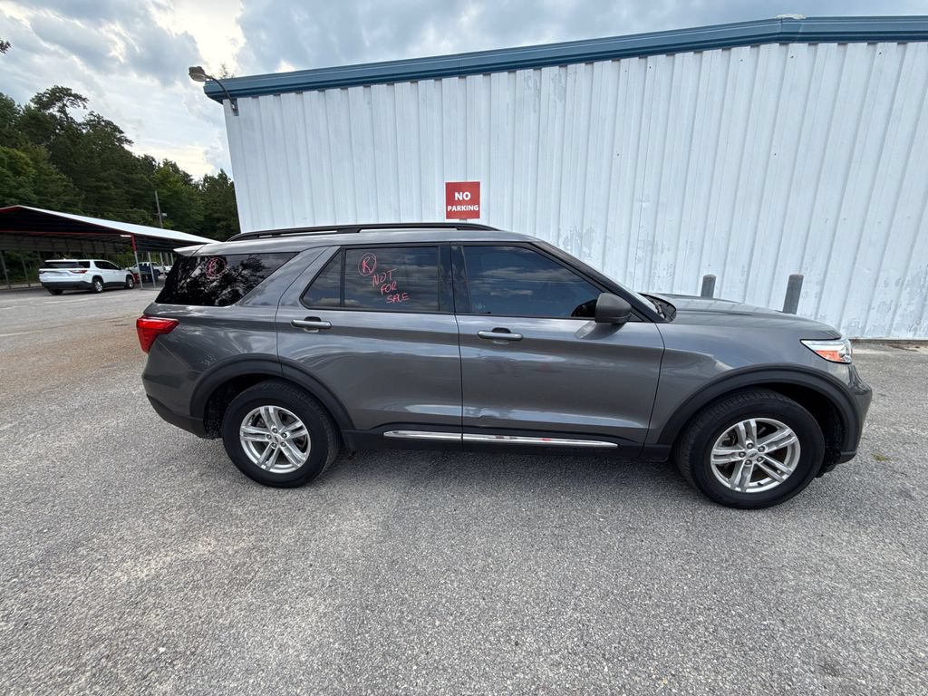 Used 2021 Ford Explorer XLT w/ Equipment Group 202A AWD/4WD image 9