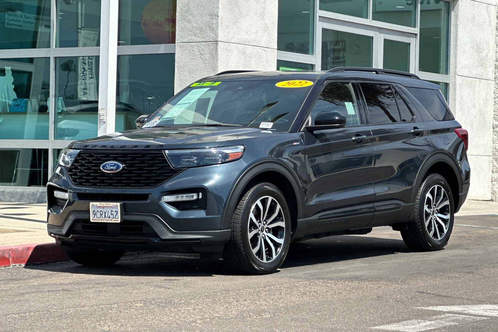 Used 2022 Ford Explorer ST-Line w/ Class IV Trailer Tow Package AWD/4WD image 8