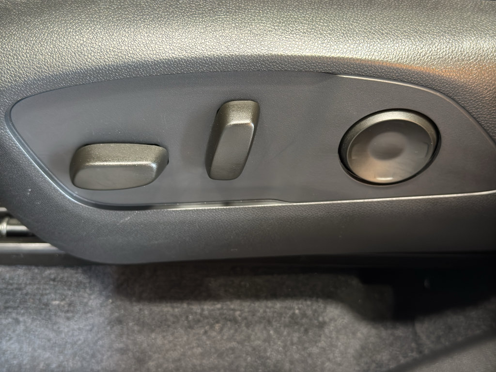 Used 2026 Chevrolet Traverse RS w/ LPO, Floor Liner Package AWD/4WD image 18