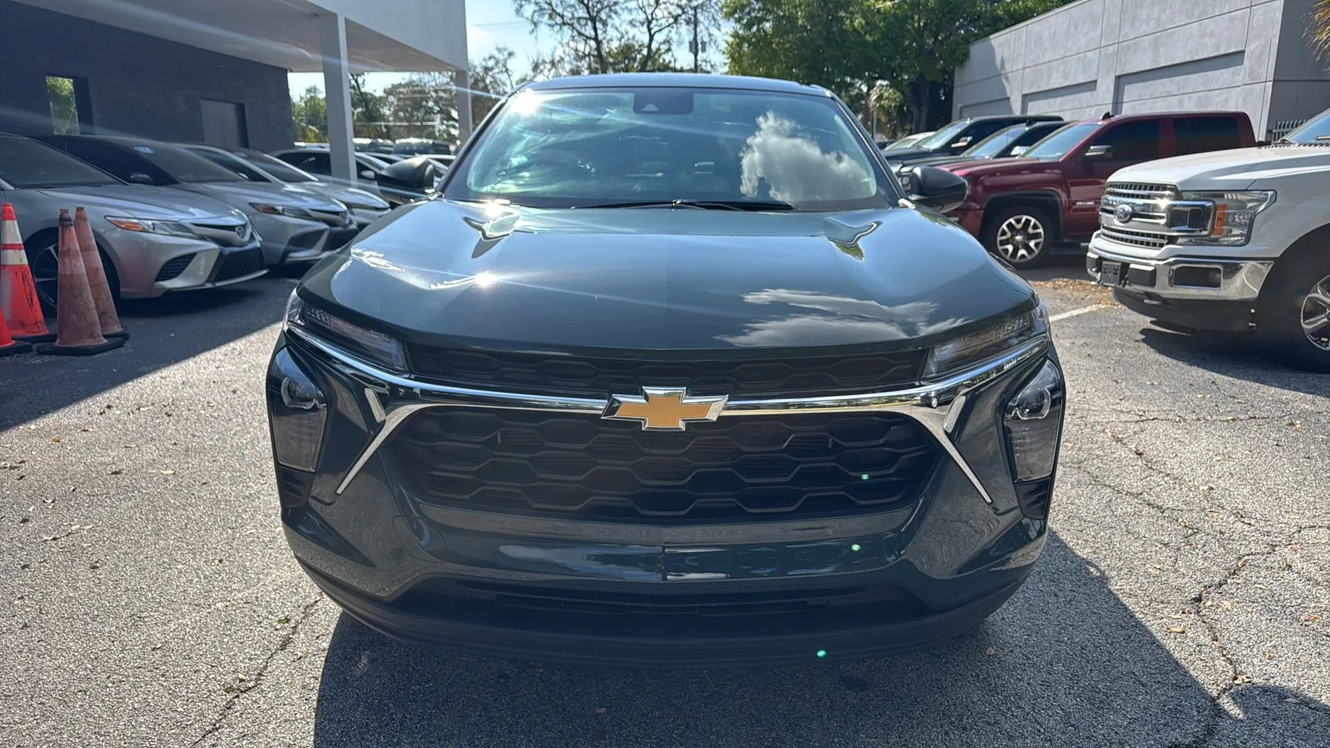 Used 2025 Chevrolet Trax LS w/ Driver Confidence Package FWD image 2