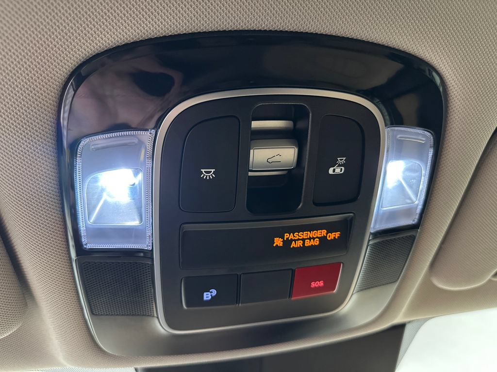 Used 2025 Hyundai Sonata Limited FWD image 32