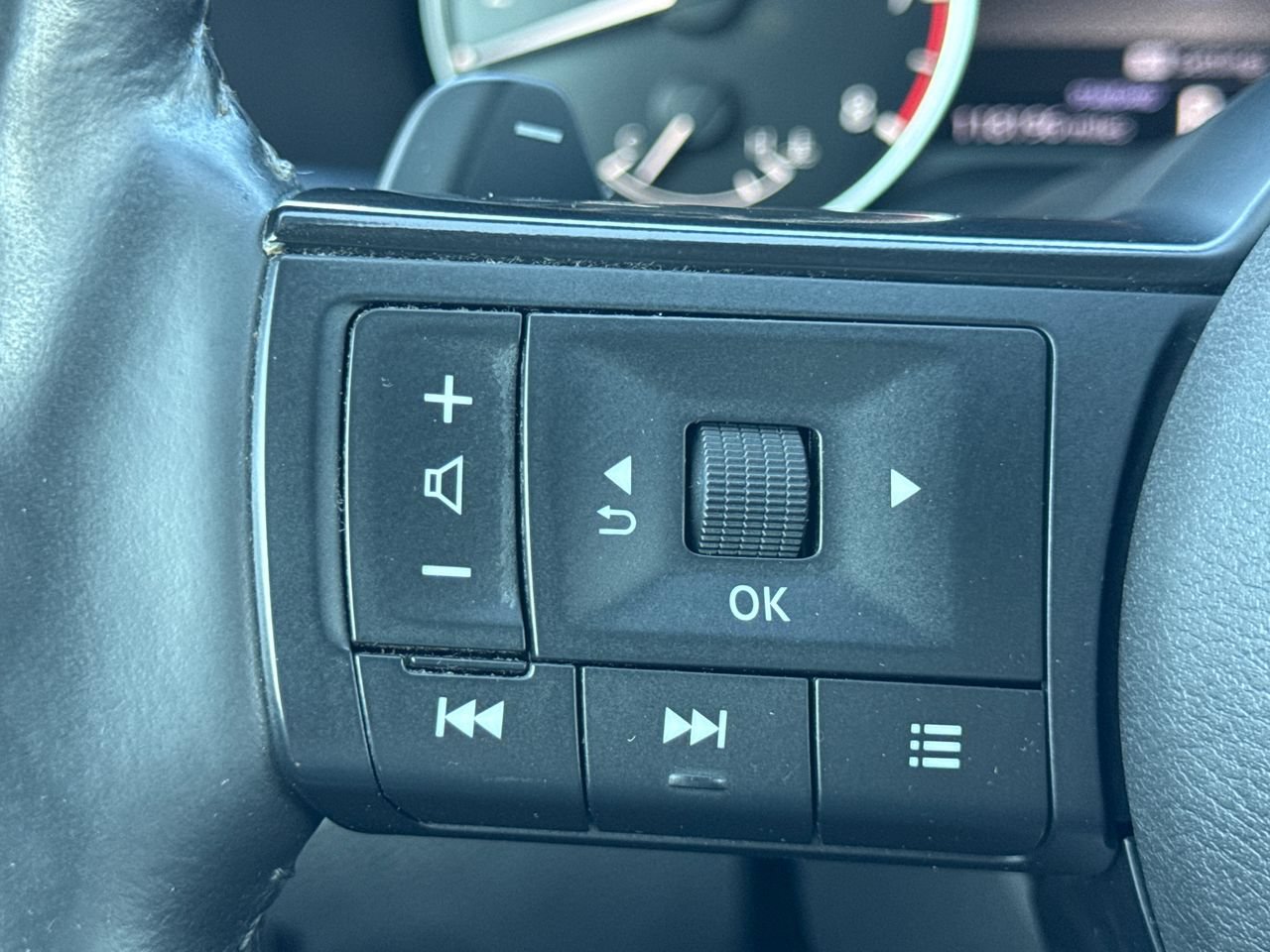 Used 2022 Nissan Rogue S FWD image 27