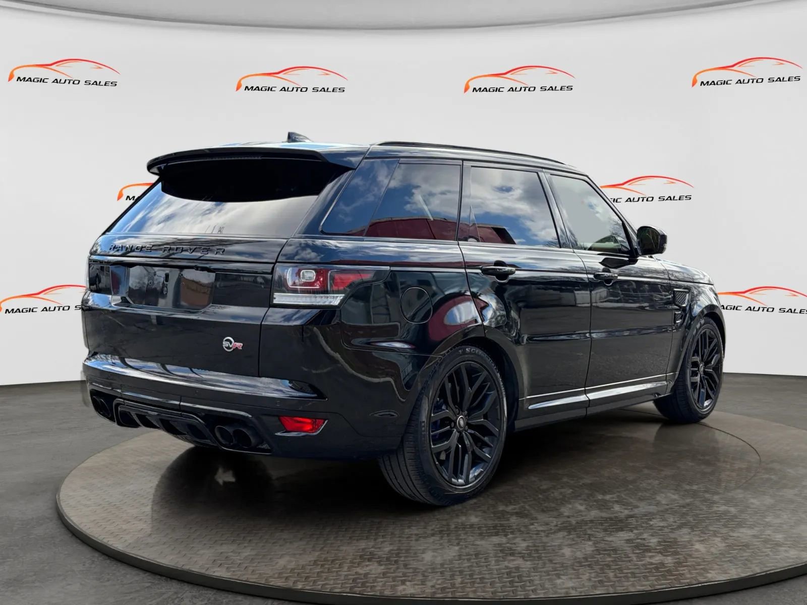 Used 2017 Land Rover Range Rover Sport SVR AWD/4WD image 8