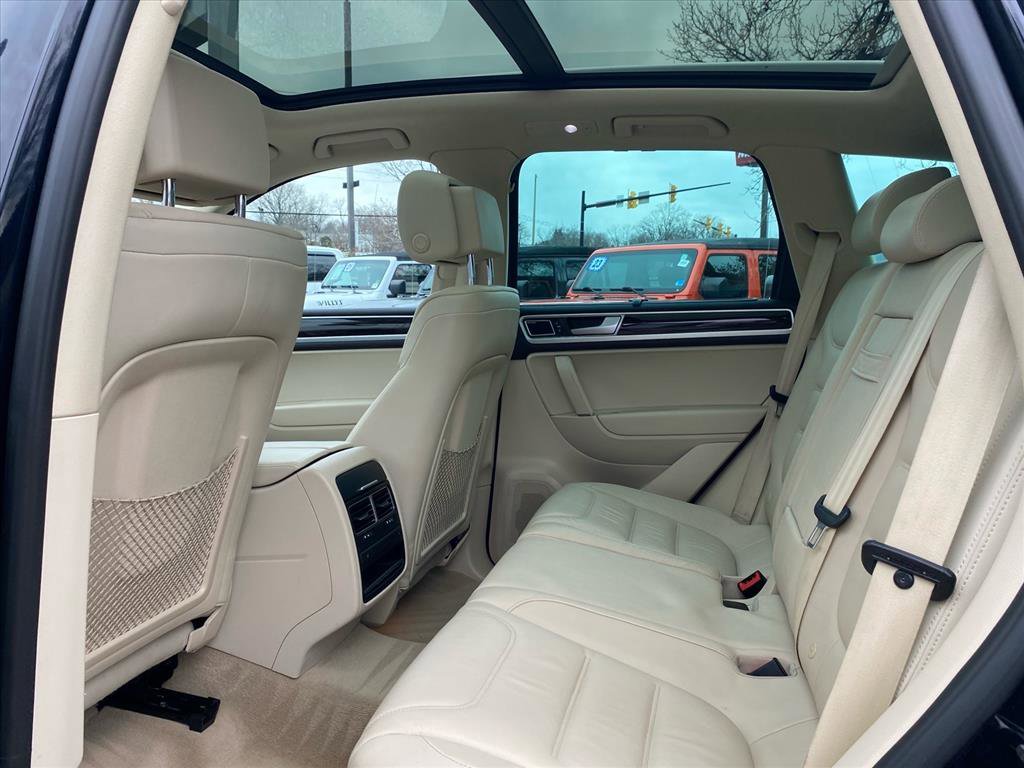 Used 2015 Volkswagen Touareg Executive image 20