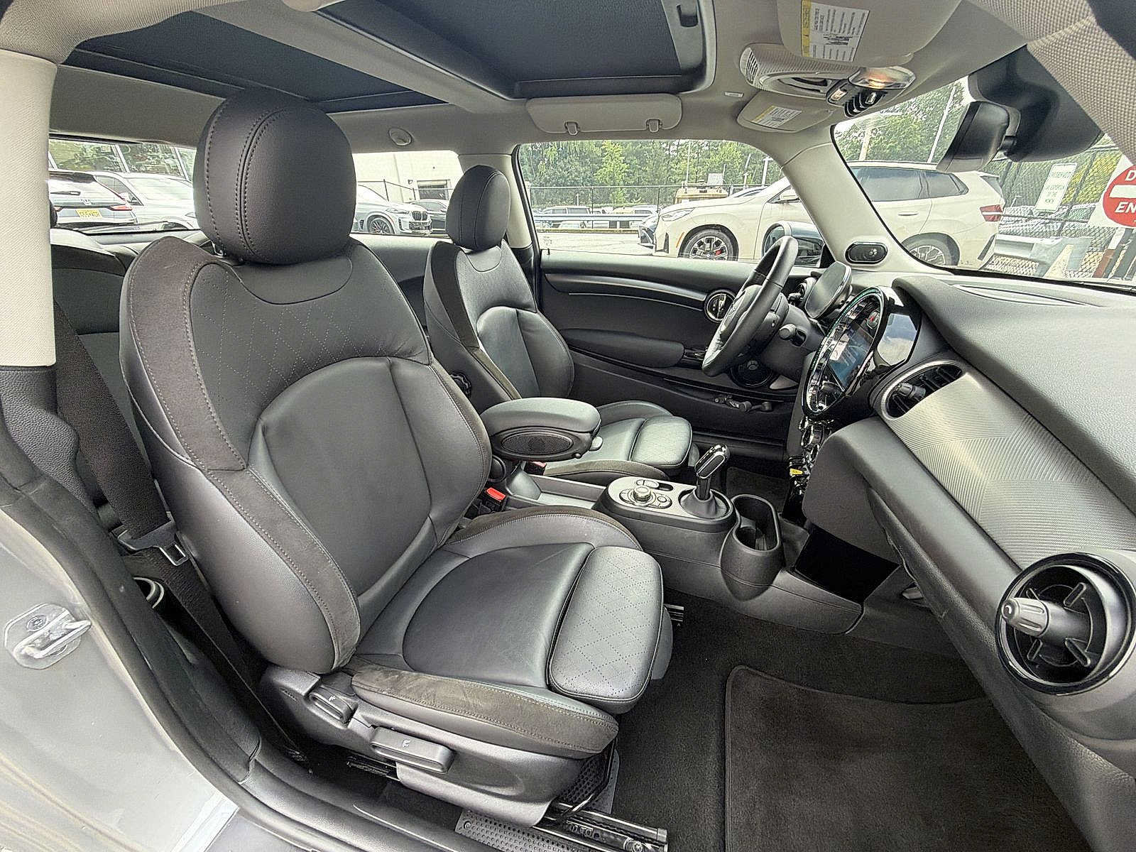 Used 2024 MINI Cooper SE w/ Signature Upholstery Package FWD image 22