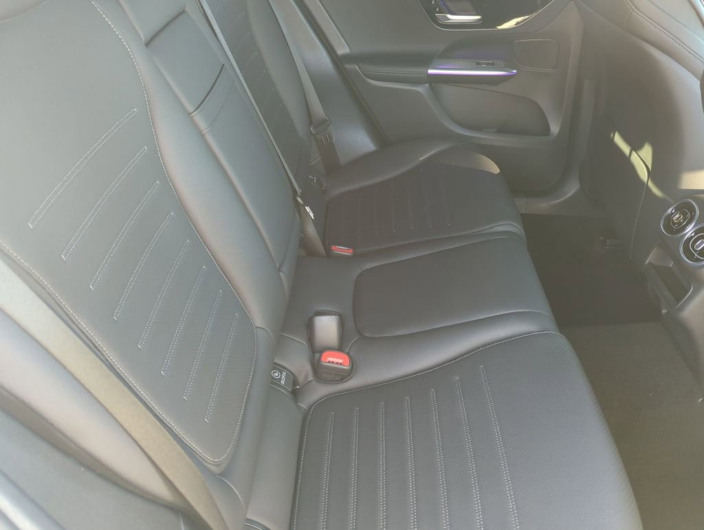 Used 2025 Mercedes-Benz GLC 300 4MATIC image 28